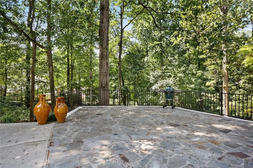 5200 High Point Road, Atlanta, Georgia 30342, 4 Bedrooms Bedrooms, ,3 BathroomsBathrooms,Residential,Sold,5200 High Point Road,6765638