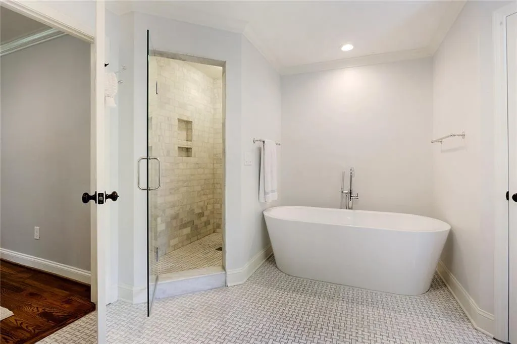 5200 High Point Road, Atlanta, Georgia 30342, 4 Bedrooms Bedrooms, ,3 BathroomsBathrooms,Residential,Sold,5200 High Point Road,6765638