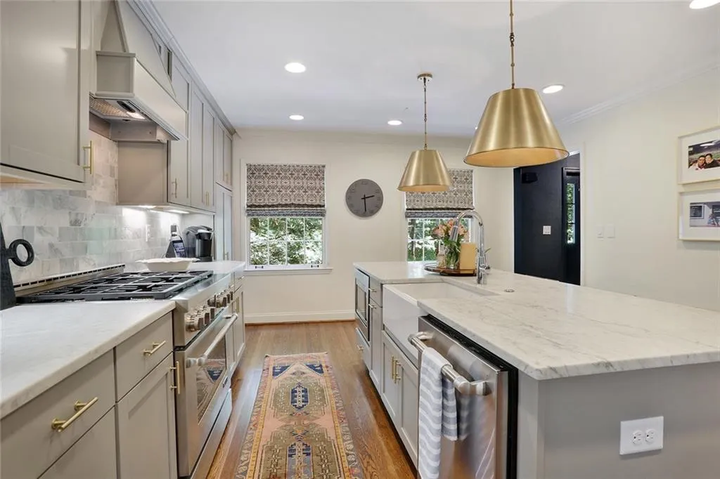 5200 High Point Road, Atlanta, Georgia 30342, 4 Bedrooms Bedrooms, ,3 BathroomsBathrooms,Residential,Sold,5200 High Point Road,6765638