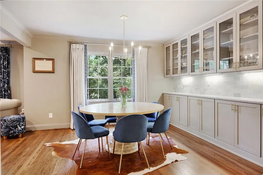 5200 High Point Road, Atlanta, Georgia 30342, 4 Bedrooms Bedrooms, ,3 BathroomsBathrooms,Residential,Sold,5200 High Point Road,6765638