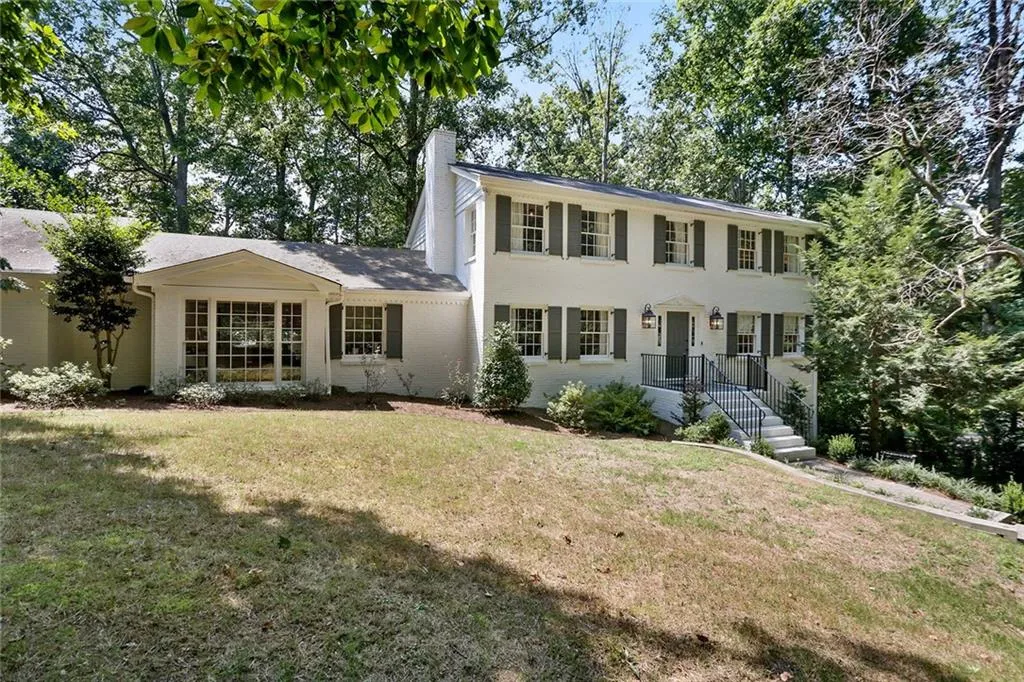 5200 High Point Road, Atlanta, Georgia 30342, 4 Bedrooms Bedrooms, ,3 BathroomsBathrooms,Residential,Sold,5200 High Point Road,6765638