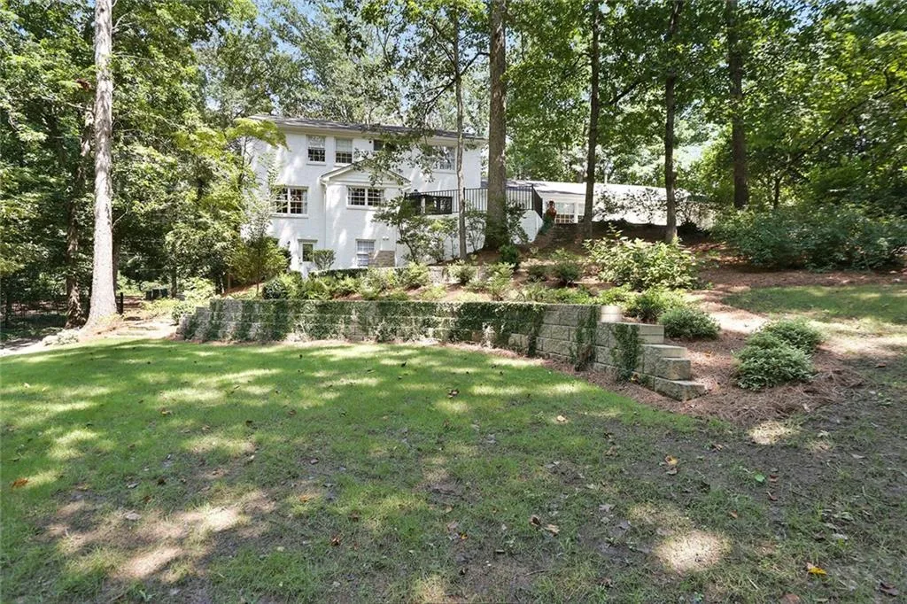 5200 High Point Road, Atlanta, Georgia 30342, 4 Bedrooms Bedrooms, ,3 BathroomsBathrooms,Residential,Sold,5200 High Point Road,6765638