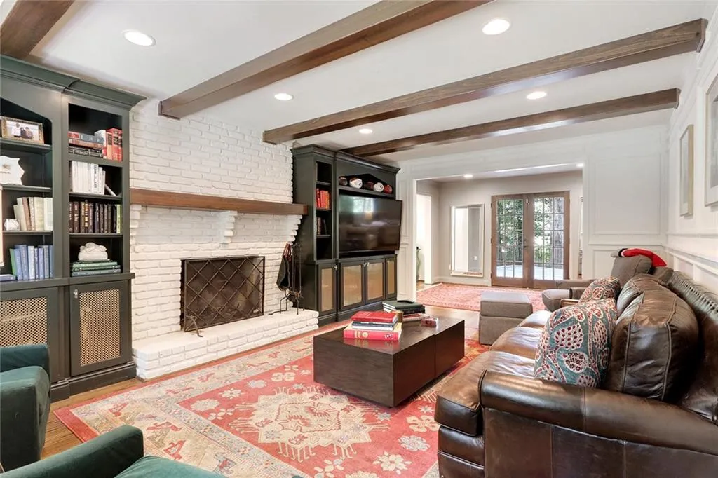 5200 High Point Road, Atlanta, Georgia 30342, 4 Bedrooms Bedrooms, ,3 BathroomsBathrooms,Residential,Sold,5200 High Point Road,6765638