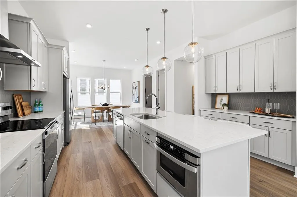 Signature Toll Brothers Designer Appointed Collections, expertly pre-appointed throughout every townhome. * Pictured: 