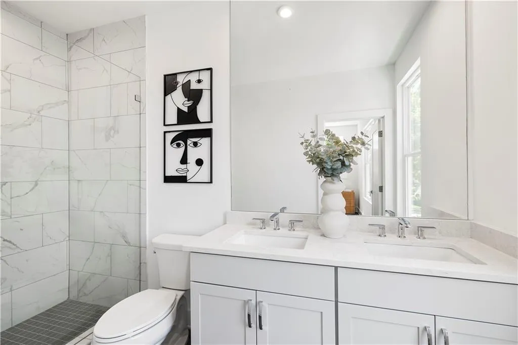 Signature Toll Brothers Designer Appointed Collections, expertly pre-appointed throughout every townhome. * Pictured: 