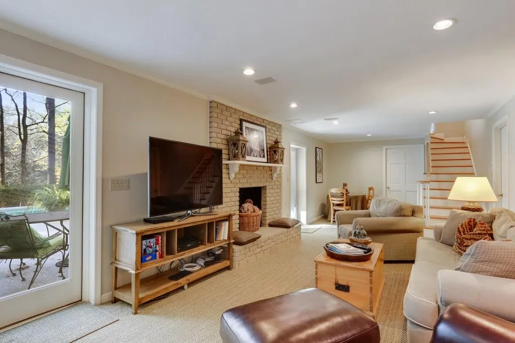 120 Forrest Lake Drive, Sandy Springs, Georgia 30327, 5 Bedrooms Bedrooms, ,6 BathroomsBathrooms,Residential,Sold,120 Forrest Lake Drive,6104431