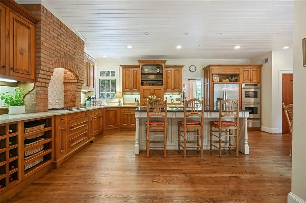 450 Ferry Landing, Sandy Springs, Georgia 30328, 5 Bedrooms Bedrooms, ,4 BathroomsBathrooms,Residential,Sold,450 Ferry Landing,6038718