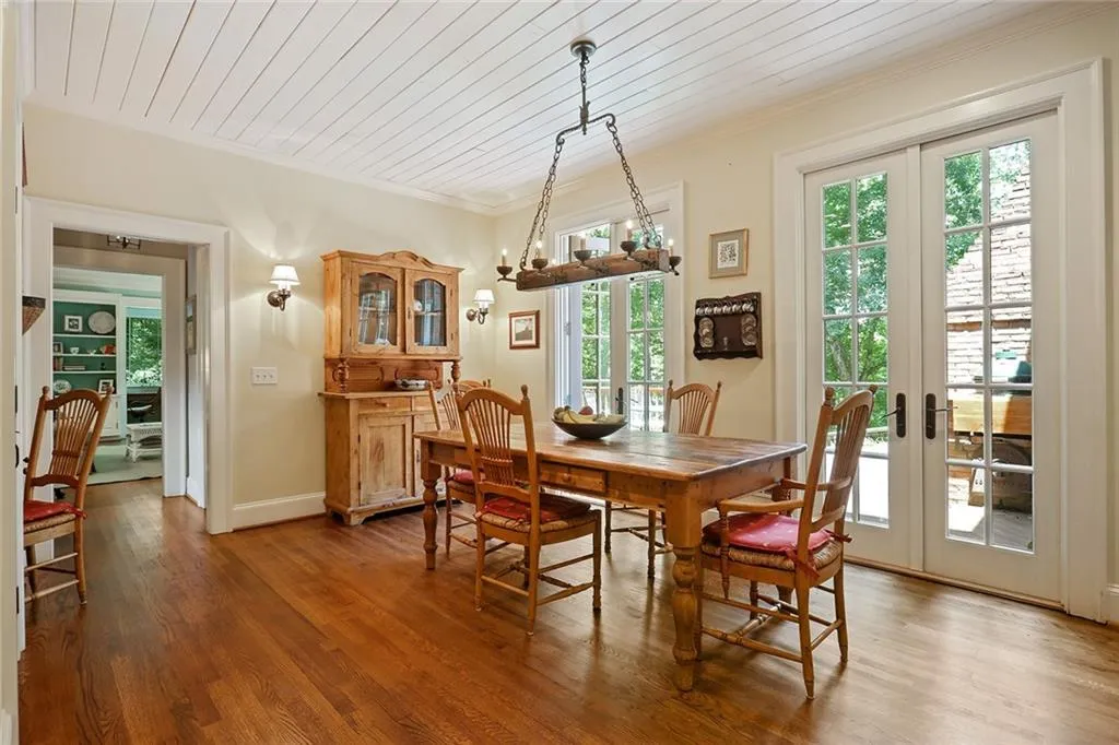 450 Ferry Landing, Sandy Springs, Georgia 30328, 5 Bedrooms Bedrooms, ,4 BathroomsBathrooms,Residential,Sold,450 Ferry Landing,6038718