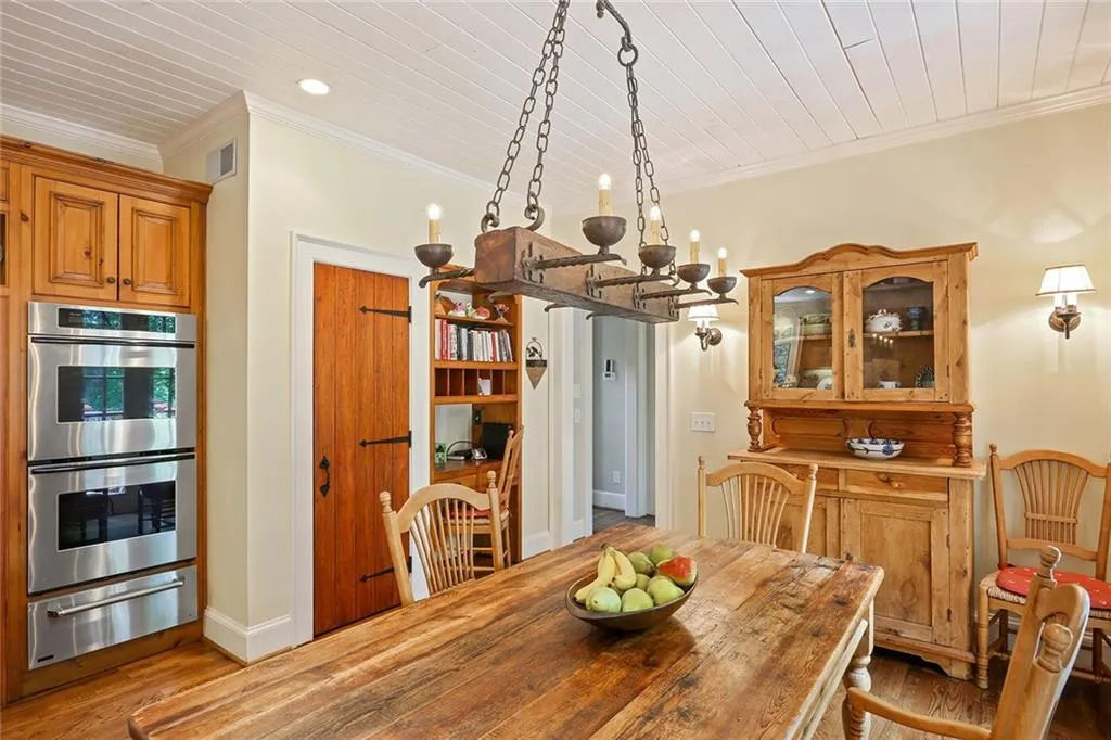 450 Ferry Landing, Sandy Springs, Georgia 30328, 5 Bedrooms Bedrooms, ,4 BathroomsBathrooms,Residential,Sold,450 Ferry Landing,6038718