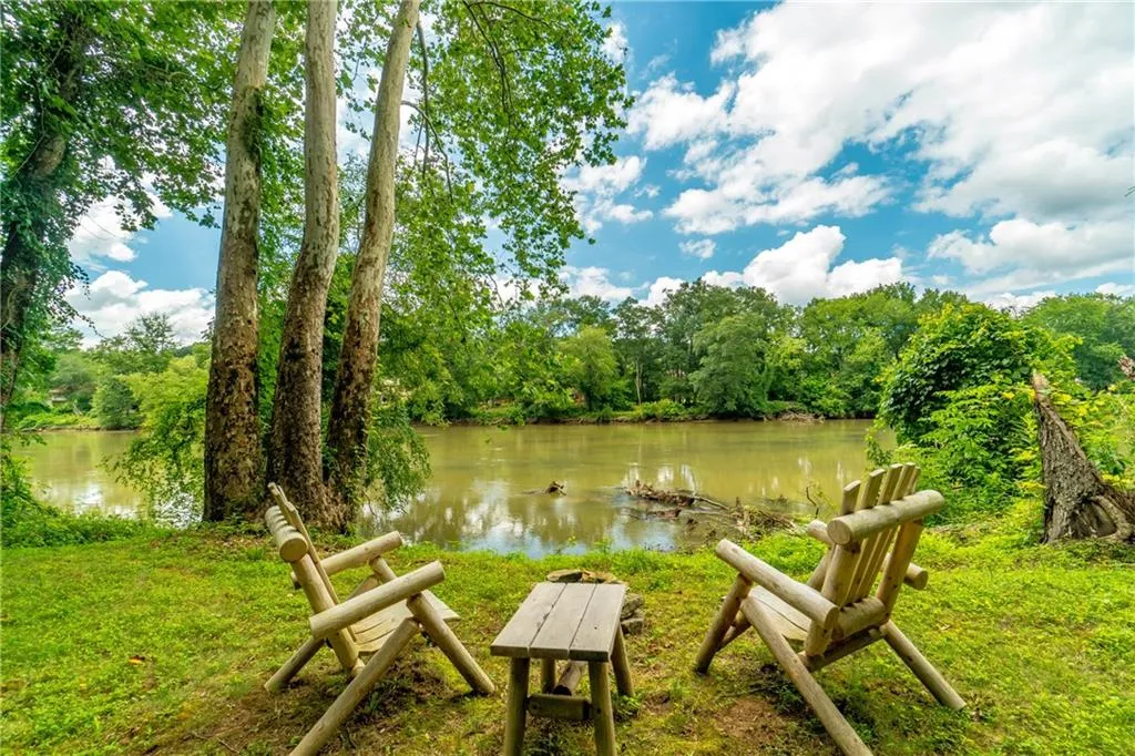 450 Ferry Landing, Sandy Springs, Georgia 30328, 5 Bedrooms Bedrooms, ,4 BathroomsBathrooms,Residential,Sold,450 Ferry Landing,6038718