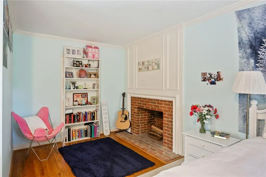 450 Ferry Landing, Sandy Springs, Georgia 30328, 5 Bedrooms Bedrooms, ,4 BathroomsBathrooms,Residential,Sold,450 Ferry Landing,6038718