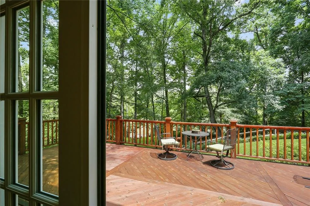 450 Ferry Landing, Sandy Springs, Georgia 30328, 5 Bedrooms Bedrooms, ,4 BathroomsBathrooms,Residential,Sold,450 Ferry Landing,6038718