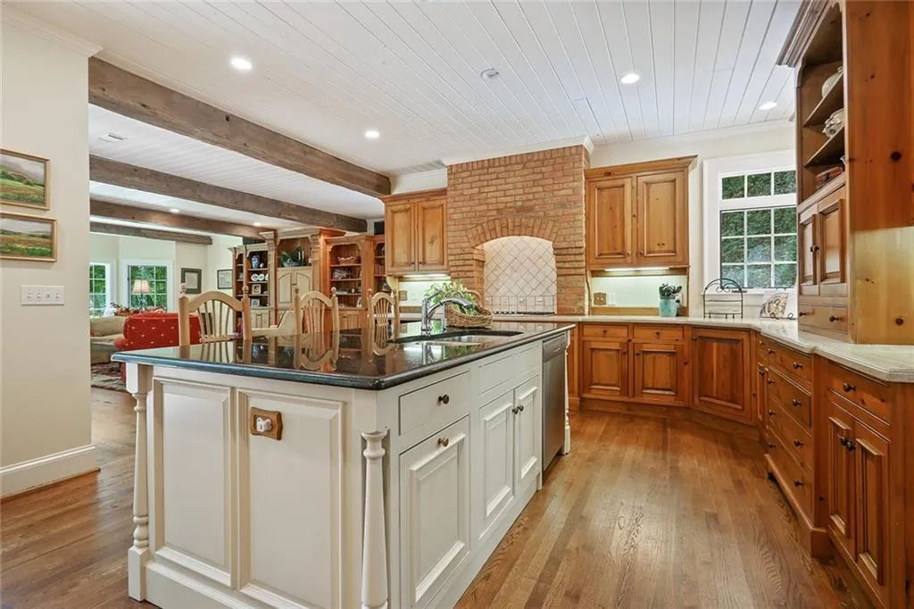 450 Ferry Landing, Sandy Springs, Georgia 30328, 5 Bedrooms Bedrooms, ,4 BathroomsBathrooms,Residential,Sold,450 Ferry Landing,6038718