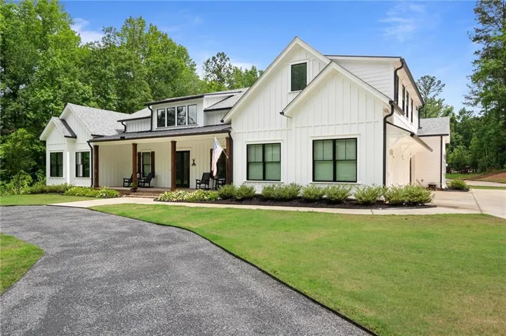 1230 Blalock Lakes Drive, Newnan, Georgia 30263