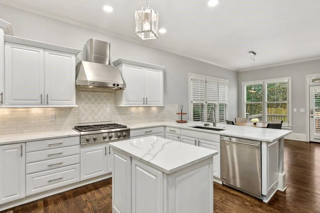 29 Cliftwood Drive, Sandy Springs, Georgia 30328, 5 Bedrooms Bedrooms, ,6 BathroomsBathrooms,Residential,Sold,29 Cliftwood Drive,7524001