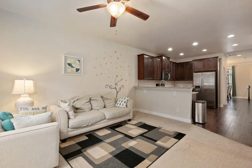 7515 Highland Bluff, Atlanta, Georgia 30328, 3 Bedrooms Bedrooms, ,3 BathroomsBathrooms,Residential,Sold,7515 Highland Bluff,6909699