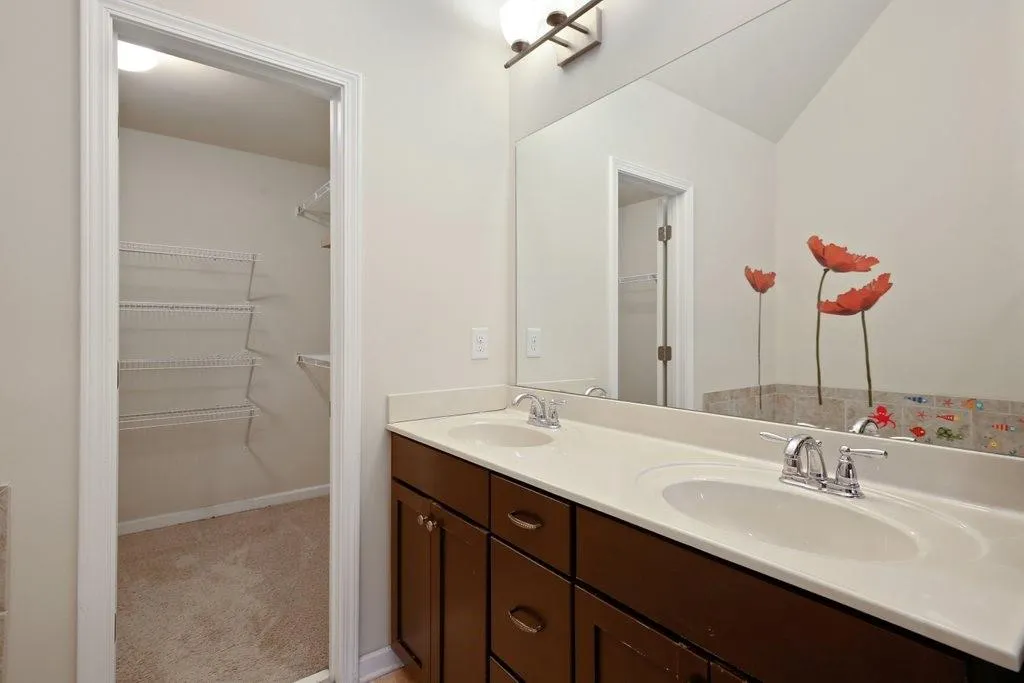 7515 Highland Bluff, Atlanta, Georgia 30328, 3 Bedrooms Bedrooms, ,3 BathroomsBathrooms,Residential,Sold,7515 Highland Bluff,6909699