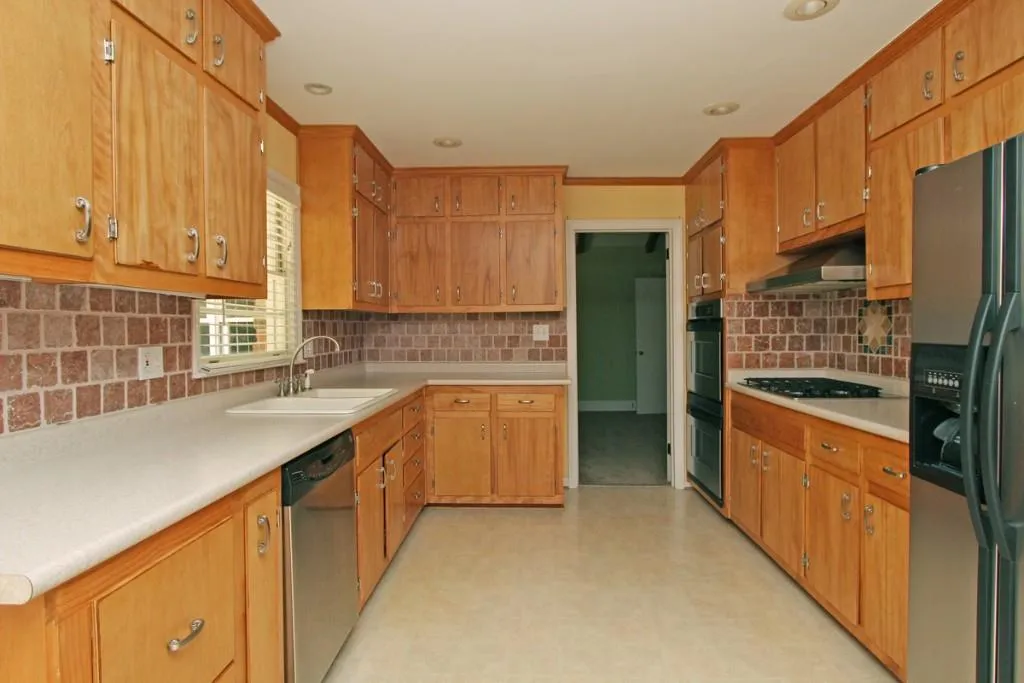 100 Wyndham Drive, Sandy Springs, Georgia 30328, 3 Bedrooms Bedrooms, ,2 BathroomsBathrooms,Residential,Sold,100 Wyndham Drive,5542793