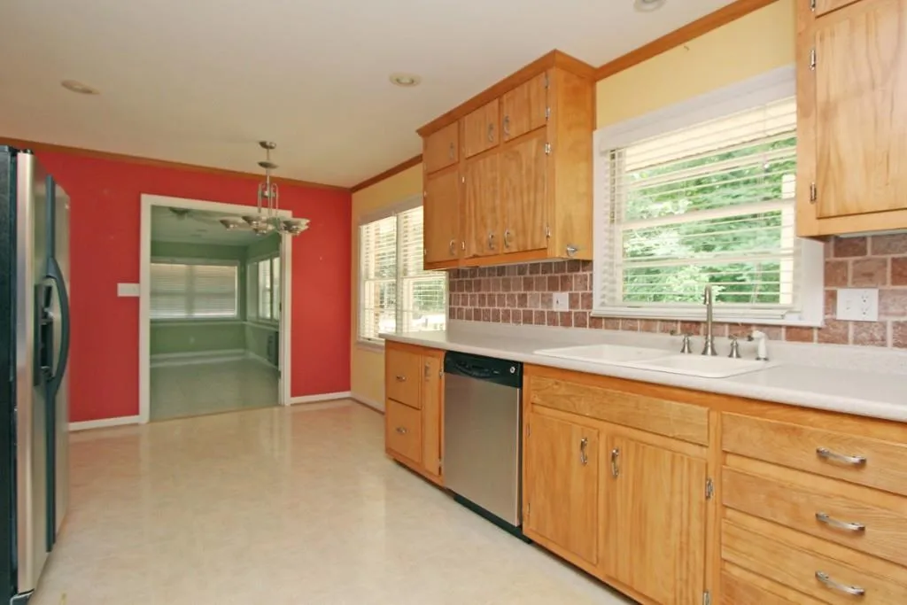 100 Wyndham Drive, Sandy Springs, Georgia 30328, 3 Bedrooms Bedrooms, ,2 BathroomsBathrooms,Residential,Sold,100 Wyndham Drive,5542793