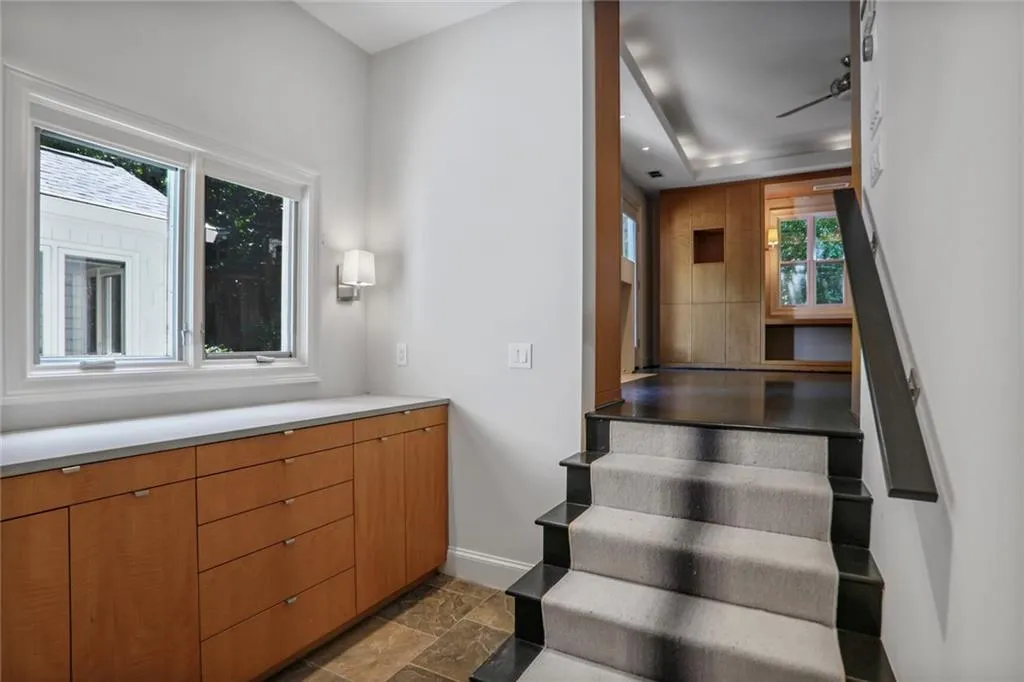 Bathroom featuring stone finish flooring and baseboards