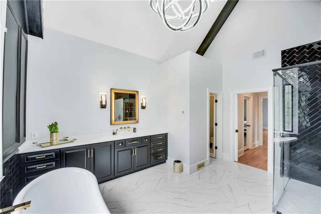 220 Windsor Gate Cove Ne, Atlanta, Georgia 30342, 5 Bedrooms Bedrooms, ,4 BathroomsBathrooms,Residential,Sold,220 Windsor Gate Cove Ne,6882787
