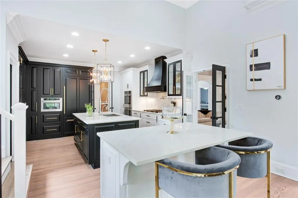 220 Windsor Gate Cove Ne, Atlanta, Georgia 30342, 5 Bedrooms Bedrooms, ,4 BathroomsBathrooms,Residential,Sold,220 Windsor Gate Cove Ne,6882787
