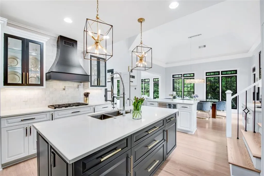 220 Windsor Gate Cove Ne, Atlanta, Georgia 30342, 5 Bedrooms Bedrooms, ,4 BathroomsBathrooms,Residential,Sold,220 Windsor Gate Cove Ne,6882787