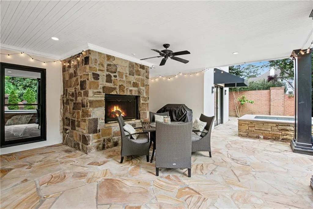 220 Windsor Gate Cove Ne, Atlanta, Georgia 30342, 5 Bedrooms Bedrooms, ,4 BathroomsBathrooms,Residential,Sold,220 Windsor Gate Cove Ne,6882787