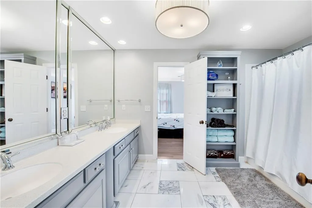 220 Windsor Gate Cove Ne, Atlanta, Georgia 30342, 5 Bedrooms Bedrooms, ,4 BathroomsBathrooms,Residential,Sold,220 Windsor Gate Cove Ne,6882787