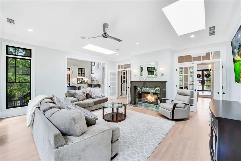 220 Windsor Gate Cove Ne, Atlanta, Georgia 30342, 5 Bedrooms Bedrooms, ,4 BathroomsBathrooms,Residential,Sold,220 Windsor Gate Cove Ne,6882787