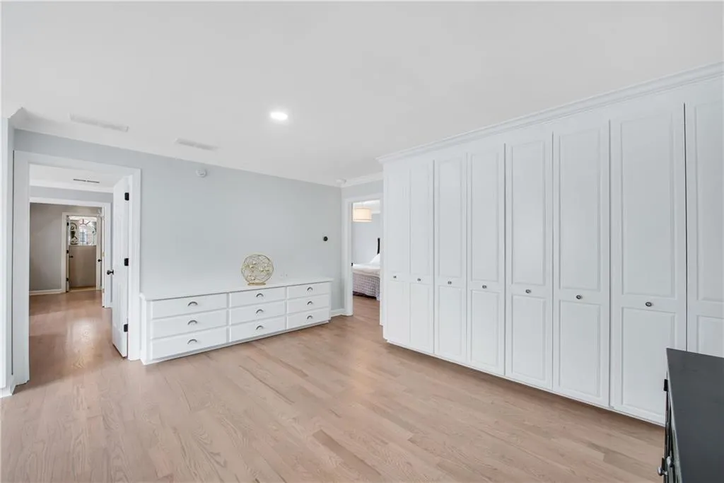 220 Windsor Gate Cove Ne, Atlanta, Georgia 30342, 5 Bedrooms Bedrooms, ,4 BathroomsBathrooms,Residential,Sold,220 Windsor Gate Cove Ne,6882787