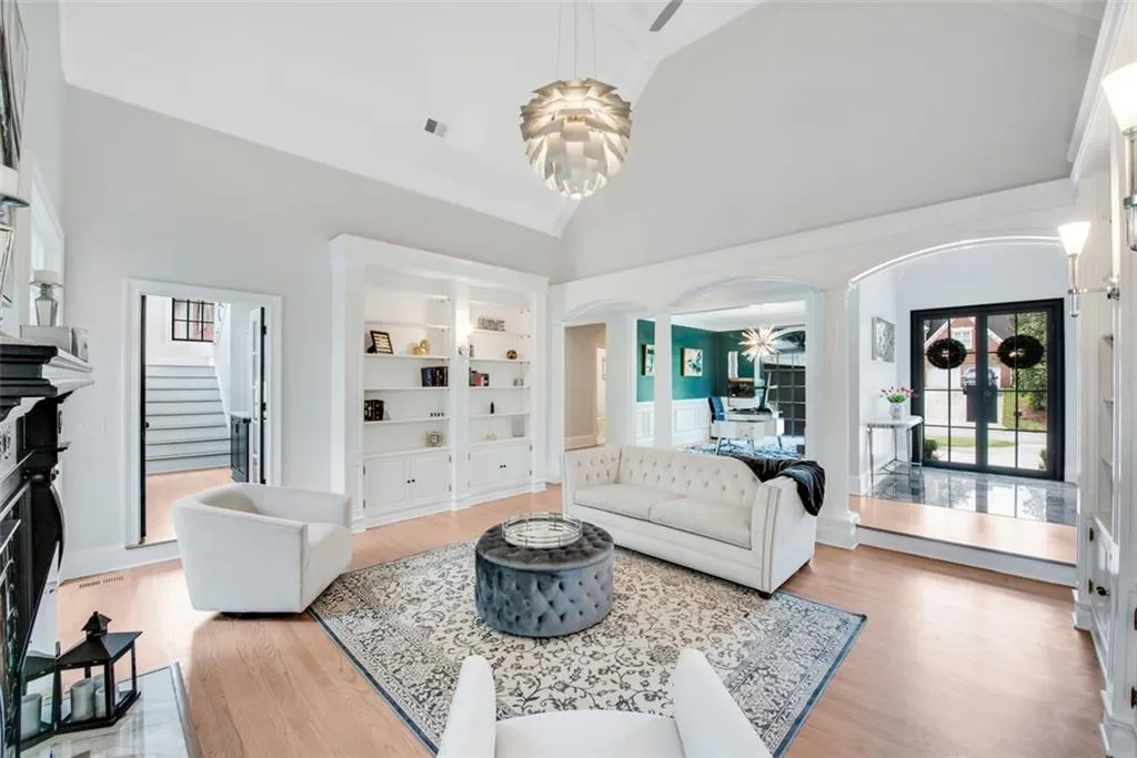 220 Windsor Gate Cove Ne, Atlanta, Georgia 30342, 5 Bedrooms Bedrooms, ,4 BathroomsBathrooms,Residential,Sold,220 Windsor Gate Cove Ne,6882787