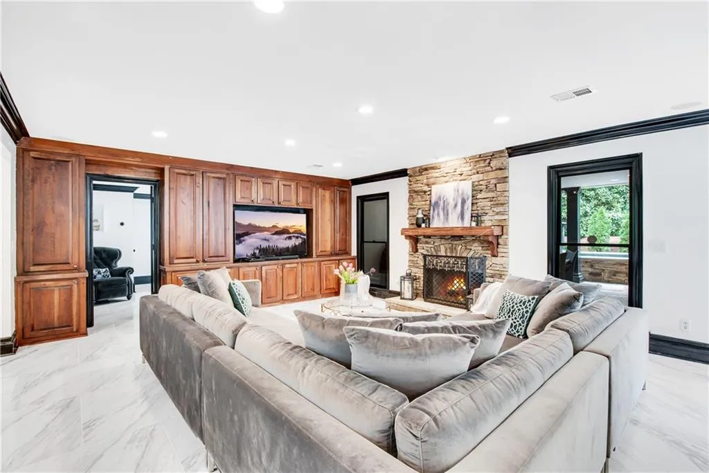 220 Windsor Gate Cove Ne, Atlanta, Georgia 30342, 5 Bedrooms Bedrooms, ,4 BathroomsBathrooms,Residential,Sold,220 Windsor Gate Cove Ne,6882787