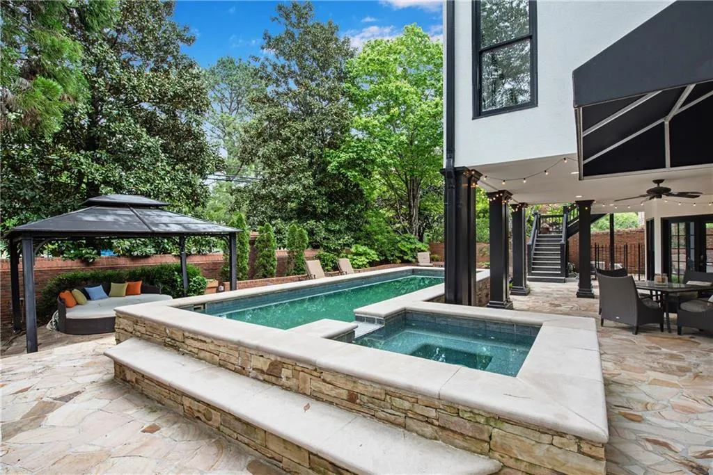 220 Windsor Gate Cove Ne, Atlanta, Georgia 30342, 5 Bedrooms Bedrooms, ,4 BathroomsBathrooms,Residential,Sold,220 Windsor Gate Cove Ne,6882787