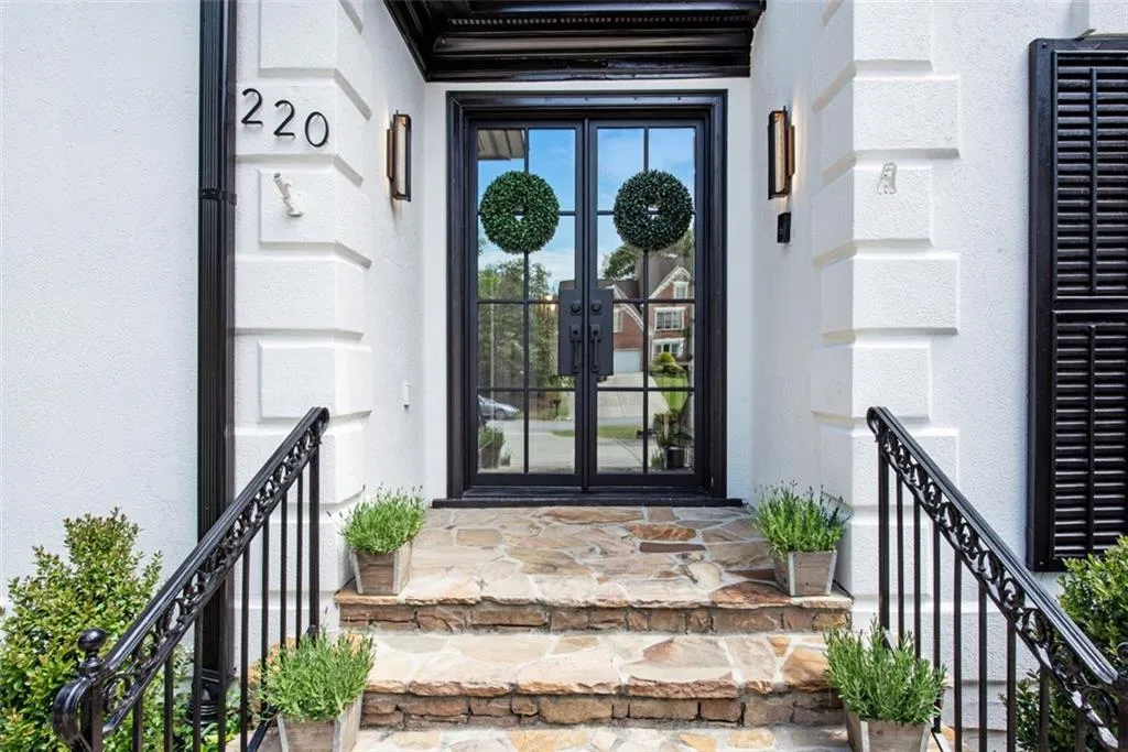 220 Windsor Gate Cove Ne, Atlanta, Georgia 30342, 5 Bedrooms Bedrooms, ,4 BathroomsBathrooms,Residential,Sold,220 Windsor Gate Cove Ne,6882787