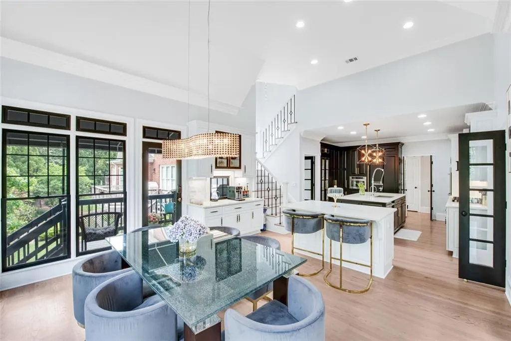 220 Windsor Gate Cove Ne, Atlanta, Georgia 30342, 5 Bedrooms Bedrooms, ,4 BathroomsBathrooms,Residential,Sold,220 Windsor Gate Cove Ne,6882787