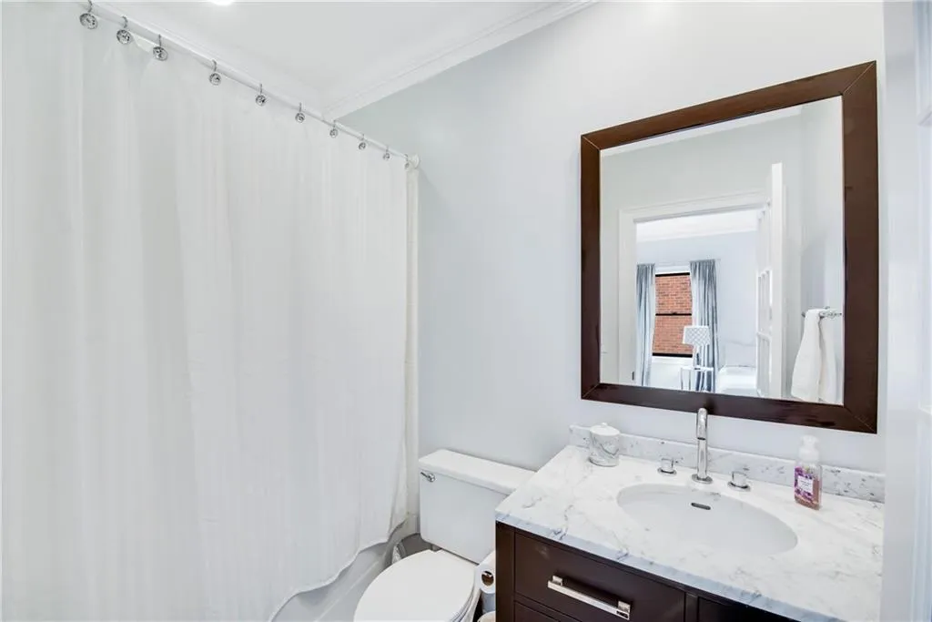 220 Windsor Gate Cove Ne, Atlanta, Georgia 30342, 5 Bedrooms Bedrooms, ,4 BathroomsBathrooms,Residential,Sold,220 Windsor Gate Cove Ne,6882787