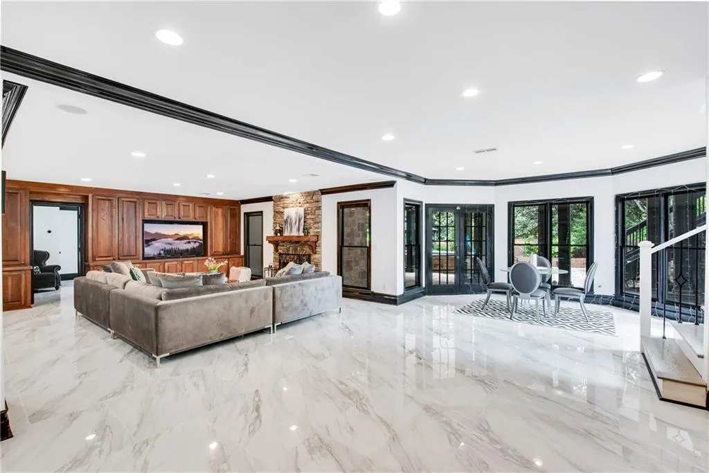 220 Windsor Gate Cove Ne, Atlanta, Georgia 30342, 5 Bedrooms Bedrooms, ,4 BathroomsBathrooms,Residential,Sold,220 Windsor Gate Cove Ne,6882787