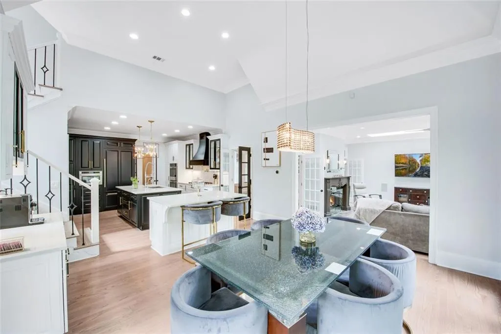 220 Windsor Gate Cove Ne, Atlanta, Georgia 30342, 5 Bedrooms Bedrooms, ,4 BathroomsBathrooms,Residential,Sold,220 Windsor Gate Cove Ne,6882787
