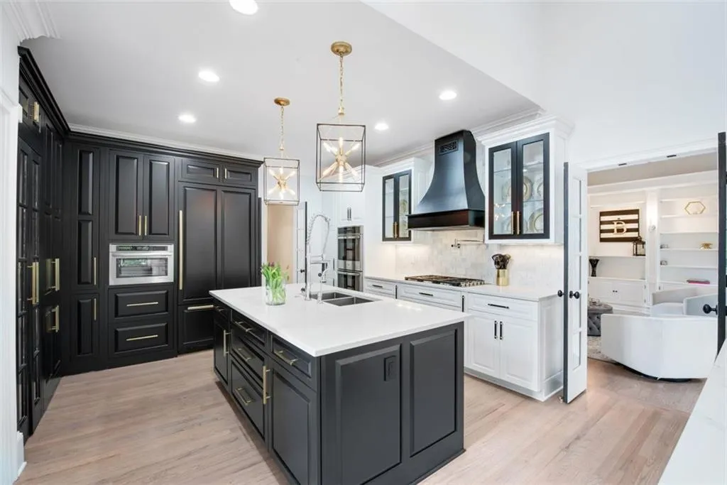 220 Windsor Gate Cove Ne, Atlanta, Georgia 30342, 5 Bedrooms Bedrooms, ,4 BathroomsBathrooms,Residential,Sold,220 Windsor Gate Cove Ne,6882787