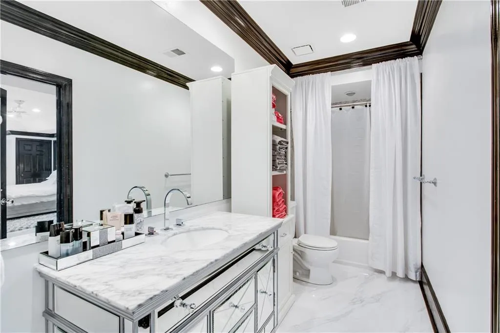 220 Windsor Gate Cove Ne, Atlanta, Georgia 30342, 5 Bedrooms Bedrooms, ,4 BathroomsBathrooms,Residential,Sold,220 Windsor Gate Cove Ne,6882787