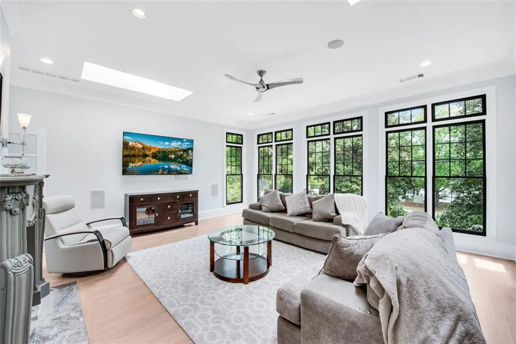 220 Windsor Gate Cove Ne, Atlanta, Georgia 30342, 5 Bedrooms Bedrooms, ,4 BathroomsBathrooms,Residential,Sold,220 Windsor Gate Cove Ne,6882787