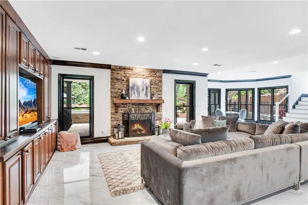 220 Windsor Gate Cove Ne, Atlanta, Georgia 30342, 5 Bedrooms Bedrooms, ,4 BathroomsBathrooms,Residential,Sold,220 Windsor Gate Cove Ne,6882787