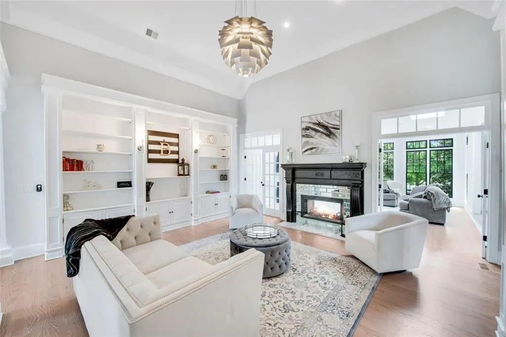 220 Windsor Gate Cove Ne, Atlanta, Georgia 30342, 5 Bedrooms Bedrooms, ,4 BathroomsBathrooms,Residential,Sold,220 Windsor Gate Cove Ne,6882787