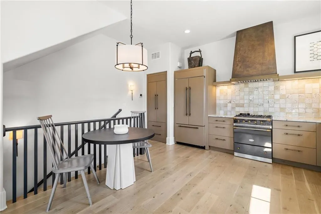 2053 Manchester Street Ne, Atlanta, Georgia 30324, 2 Bedrooms Bedrooms, 0 ,2 BathroomsBathrooms,Residential,For Sale,2053 Manchester Street Ne,7735596