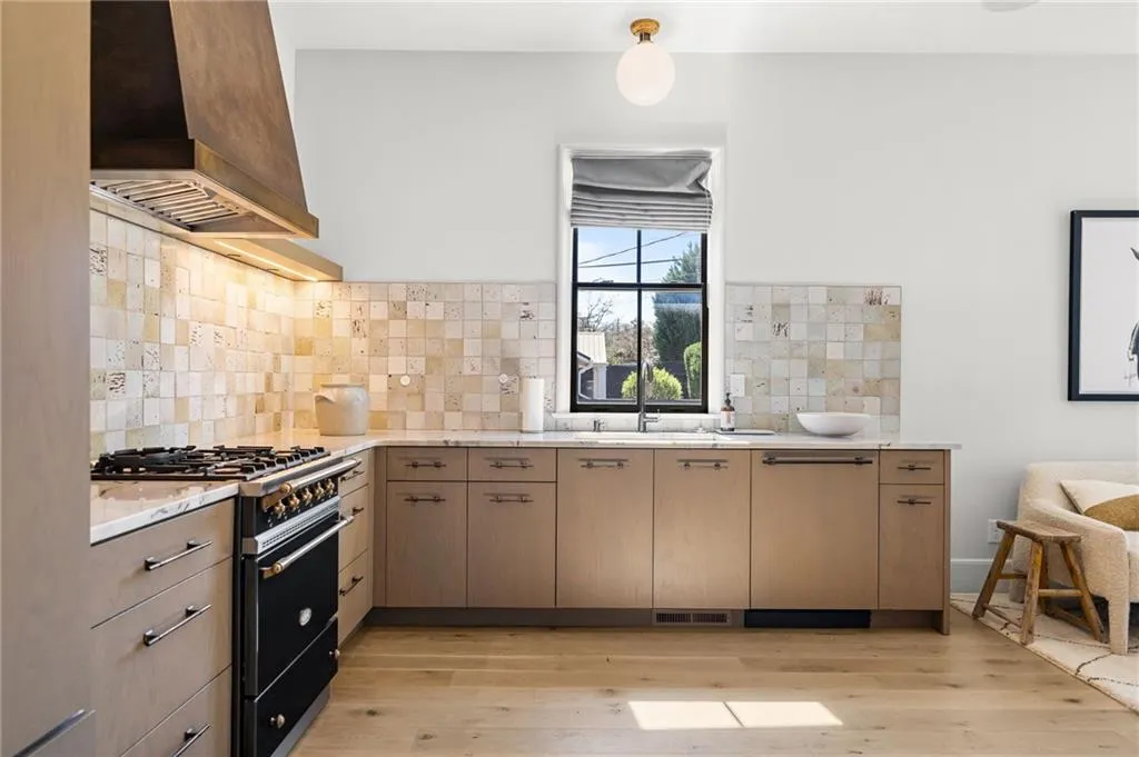 2053 Manchester Street Ne, Atlanta, Georgia 30324, 2 Bedrooms Bedrooms, 0 ,2 BathroomsBathrooms,Residential,For Sale,2053 Manchester Street Ne,7735596