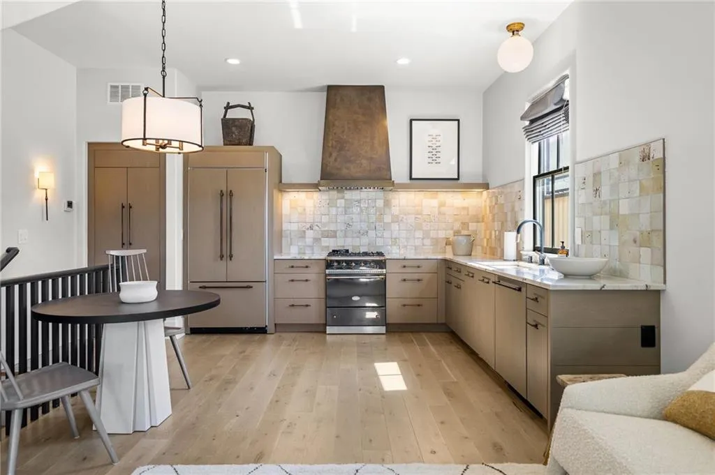 2053 Manchester Street Ne, Atlanta, Georgia 30324, 2 Bedrooms Bedrooms, 0 ,2 BathroomsBathrooms,Residential,For Sale,2053 Manchester Street Ne,7735596