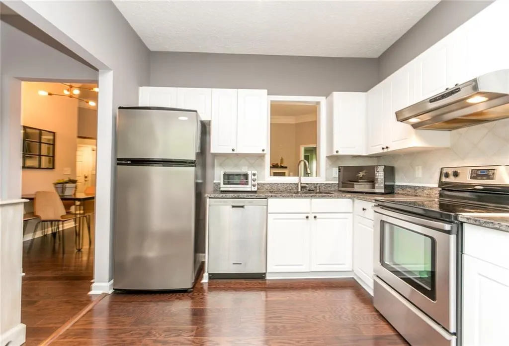 5559 Glenridge Drive Unit 2407, Sandy Springs, Georgia 30342, 2 Bedrooms Bedrooms, ,2 BathroomsBathrooms,Residential,Sold,5559 Glenridge Drive Unit 2407,6726963