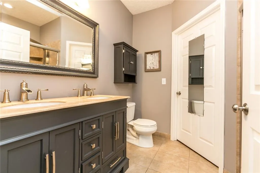 5559 Glenridge Drive Unit 2407, Sandy Springs, Georgia 30342, 2 Bedrooms Bedrooms, ,2 BathroomsBathrooms,Residential,Sold,5559 Glenridge Drive Unit 2407,6726963
