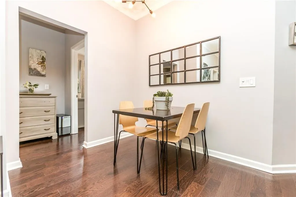 5559 Glenridge Drive Unit 2407, Sandy Springs, Georgia 30342, 2 Bedrooms Bedrooms, ,2 BathroomsBathrooms,Residential,Sold,5559 Glenridge Drive Unit 2407,6726963